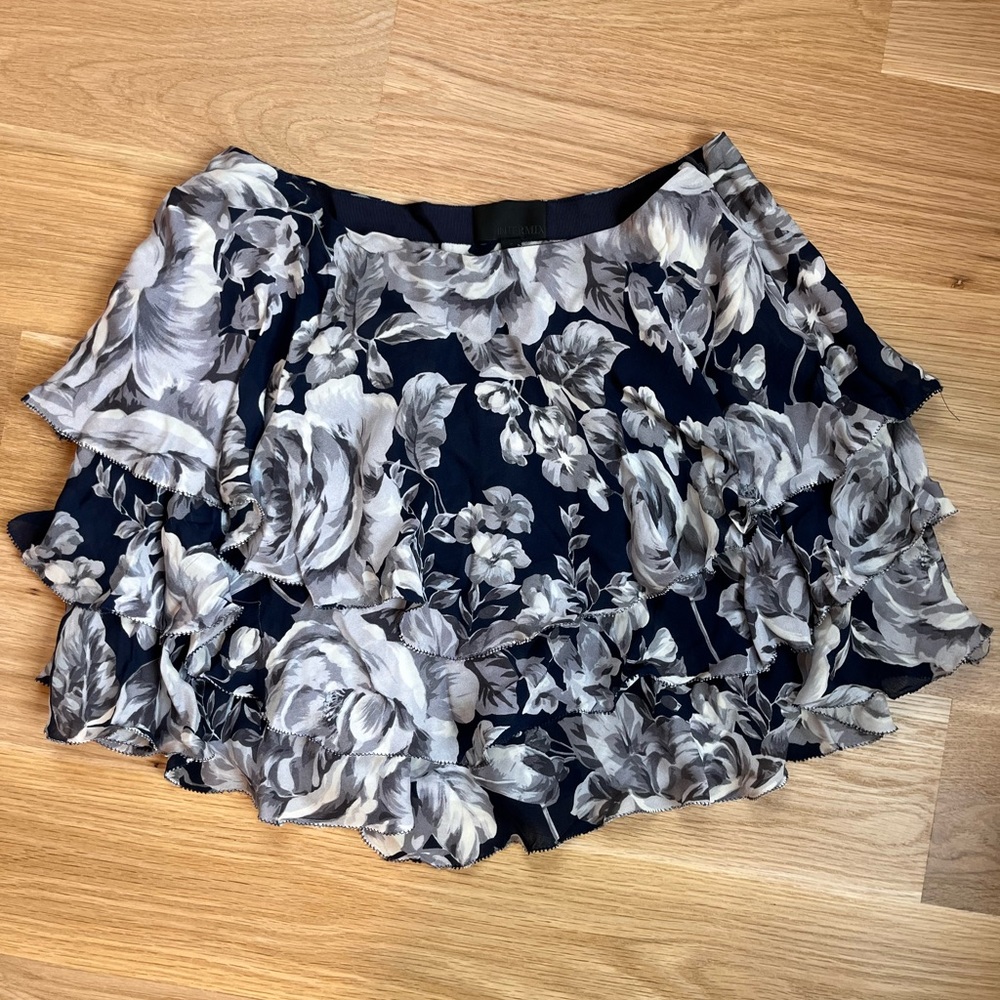 Intermix mini skirt, size small